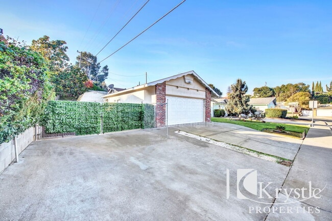 Photo - 306 Keats Dr