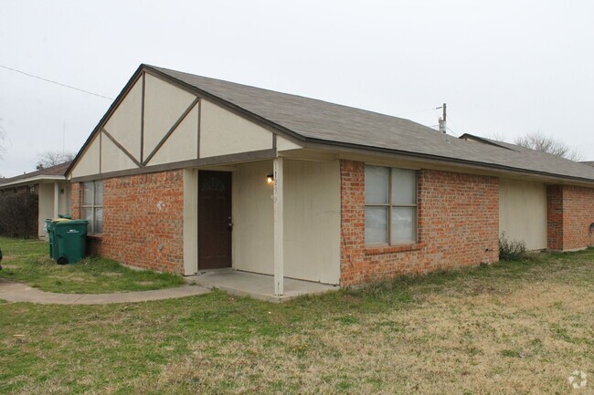 Building Photo - 1129-1131 Suburban Drive Unit 1129 Rental