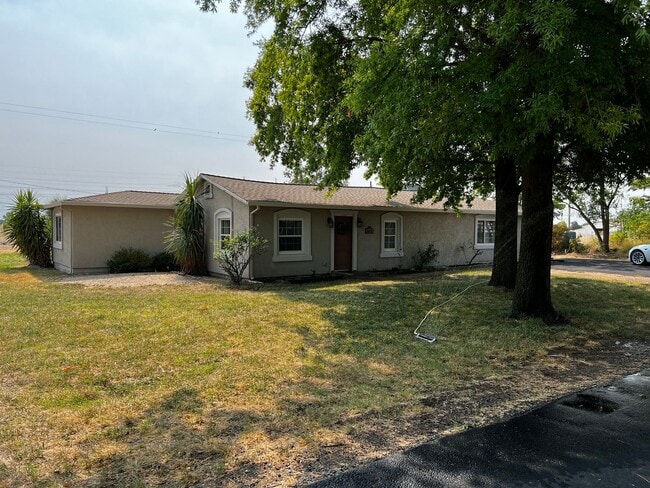 Nice two bedroom two bath home away from t... - Nice two bedroom two bath home away from t...
