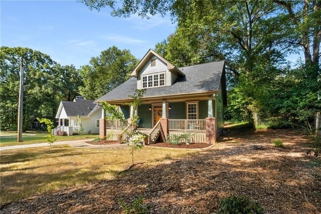 Photo - 3265 College St