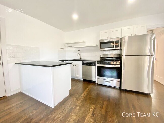 Building Photo - 110 E 40th St Unit 310
