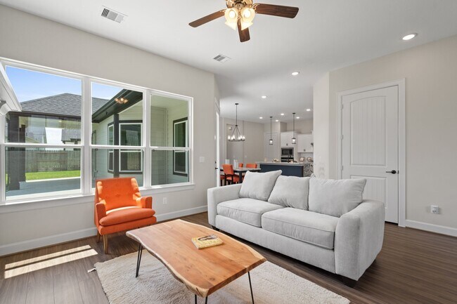 Photo - 1206 Hidden Oaks Dr