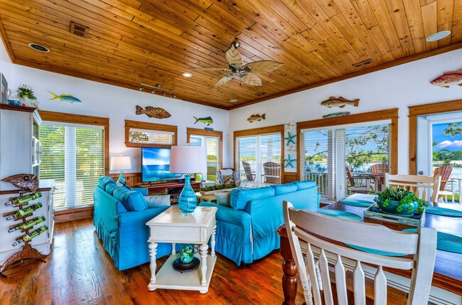 Building Photo - 105 Anglers Harbor Ln
