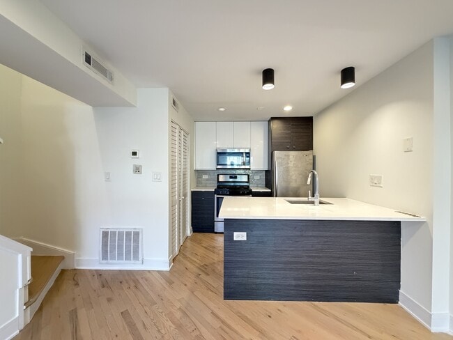 Photo - 853 W Grace St Unit 201C
