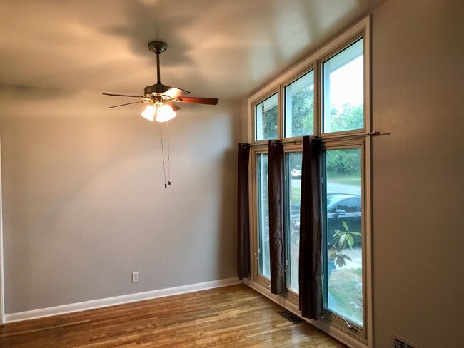 Photo - 2850 Hikes Ln