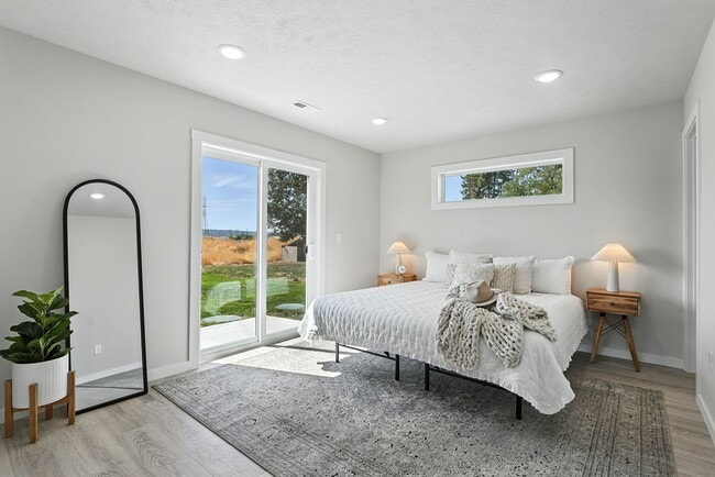 Photo - 4720 E Frederick Ave