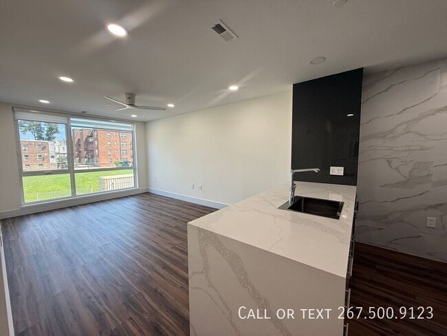 Photo - 4902 Spruce St Unidad 218