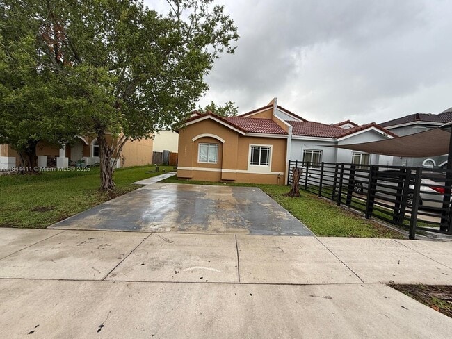 Building Photo - 13511 SW 262nd St Rental