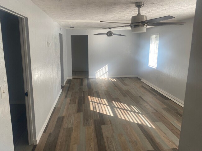 Photo - 1541 McCollum St