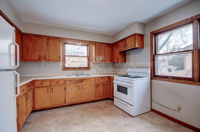 Photo - 323 S Hebbard St