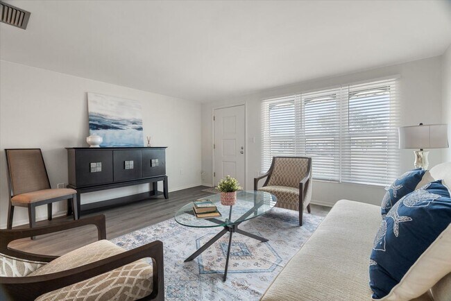 Photo - 477 Circlewood Dr