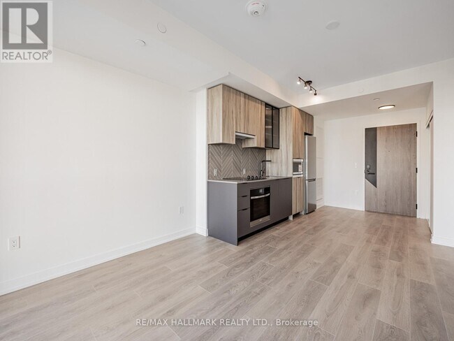 Photo - 1037 The Queensway Unité 720