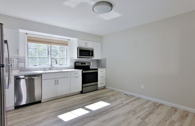 Building Photo - 14 Dora St Unit 4
