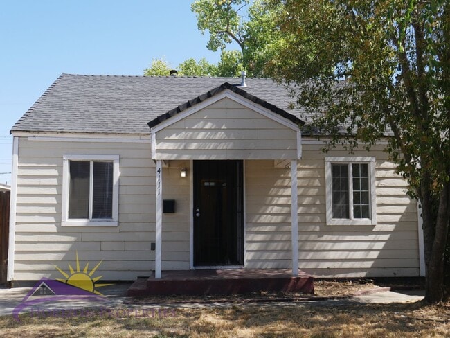 Building Photo - Cozy 2 Bed 1 Bath 728qft single family home in Oak Park