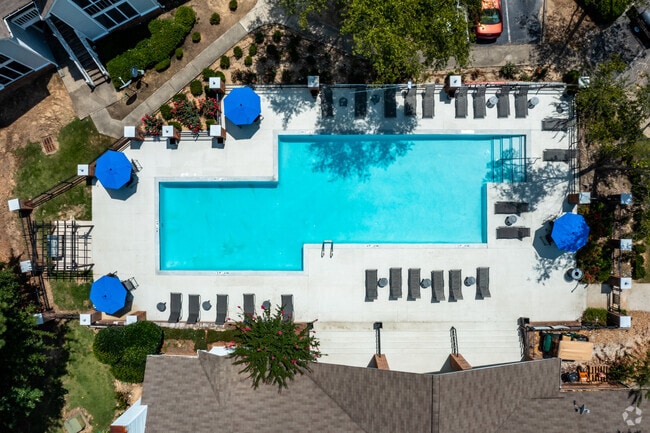 Piscina - The Hub at 934 Apartments