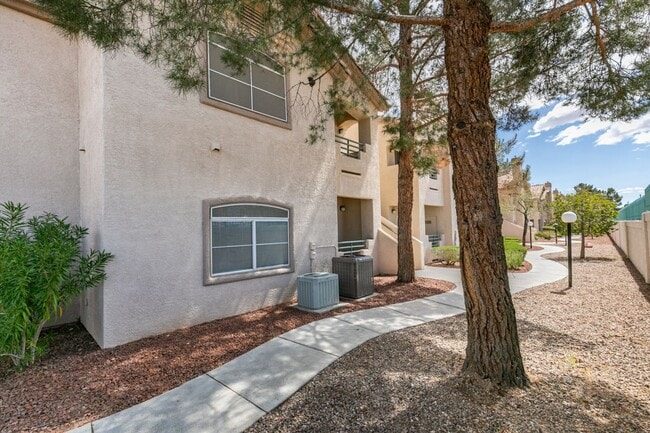 Photo - CUTE AND COZY 1 BEDROOM UNIT WITH TONS OF UPGRADES*COMMUNITY AMENITIES* Unit 1047 BLDG 23