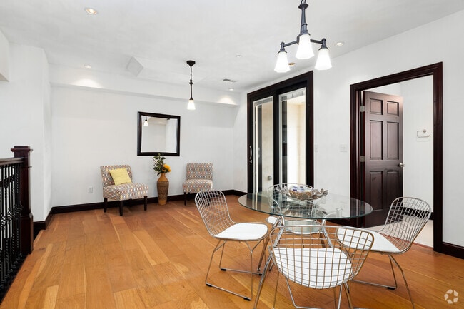 Interior Photo - B on Lindell