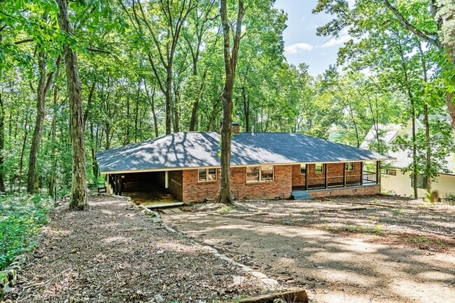Building Photo - 5 bed / 3 Bath Furnished Rental House in Huntsville, AL 35801