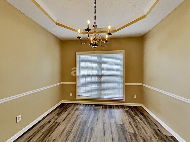 Photo - 1454 Chamirey Dr SW