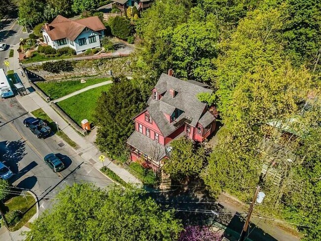 3 Bedroom Single Family Home in Ithaca - 3 Bedroom Single Family Home in Ithaca