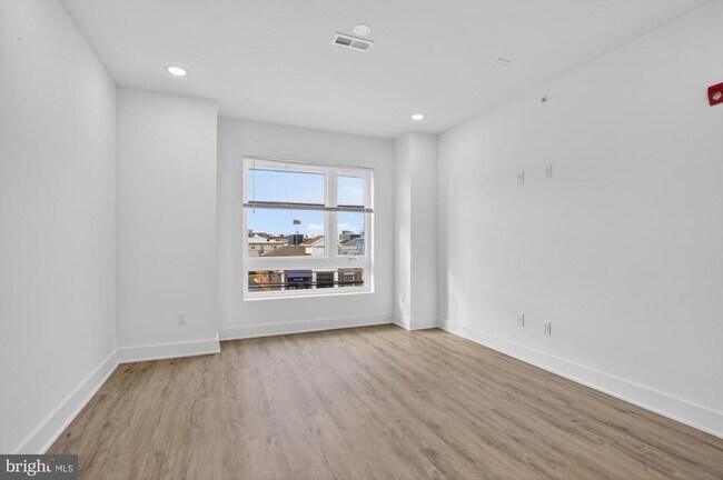 Photo - 2331 E York St Unit 3