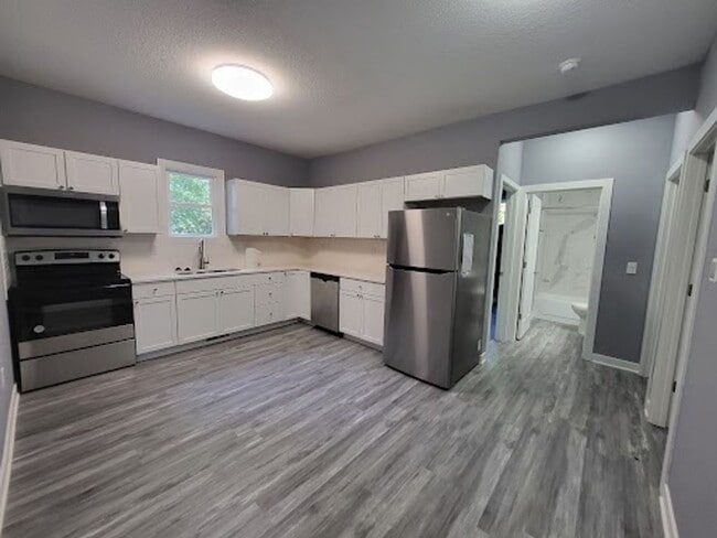 Building Photo - 2406 Woodland Ave Unit 2406-2 Rental