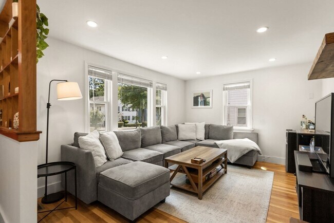 Building Photo - 177 Faneuil St Unit 1 Rental