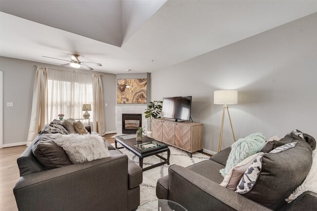 Building Photo - 3922 Gilbert Ave Unit 220