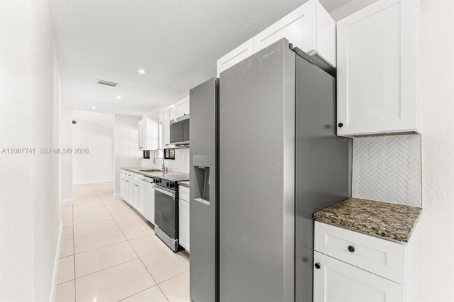 Photo - 18055 Sycamore Dr W