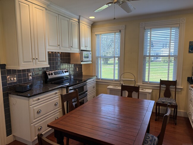 Photo - 507 Stonington Rd
