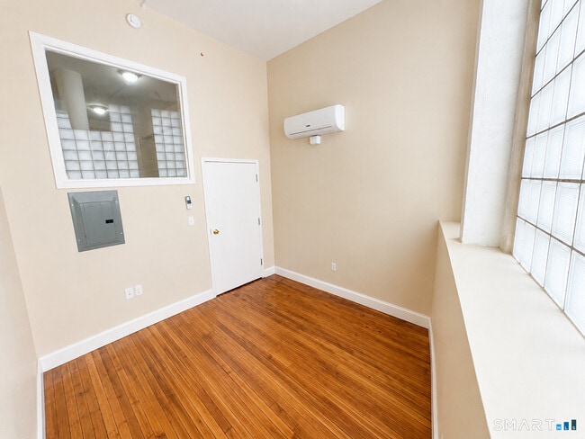 Photo - 105 Bank St Unit 1D