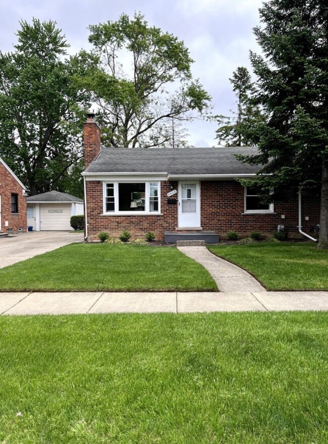 Exterior - 9920 Shadyside St House