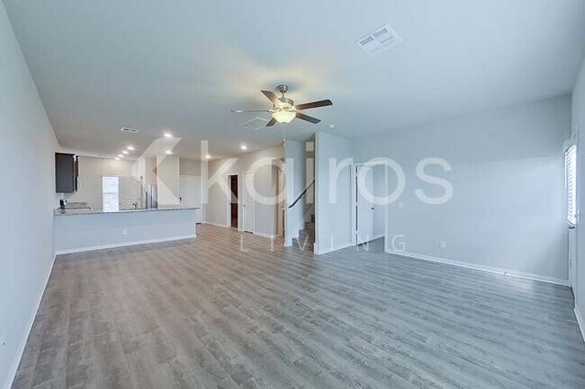 Photo - 712 St James Pl