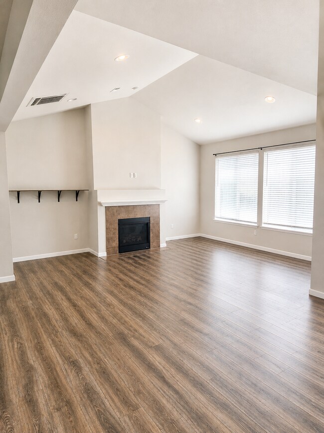 Photo - Beautiful 4 Bed + Bonus Room Home Near JBLM Pet Friendly