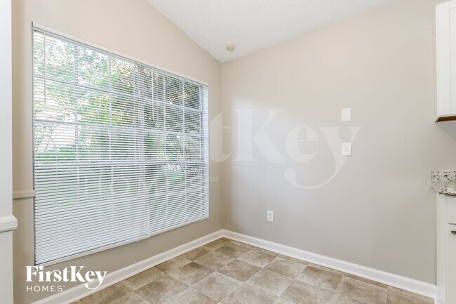 Photo - 206 Red Oak Dr