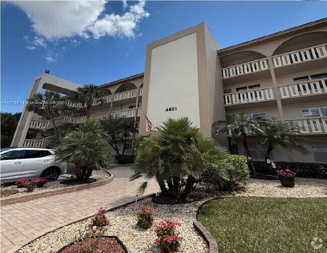 Building Photo - 4401 Martinique Ct Unit B2 Rental