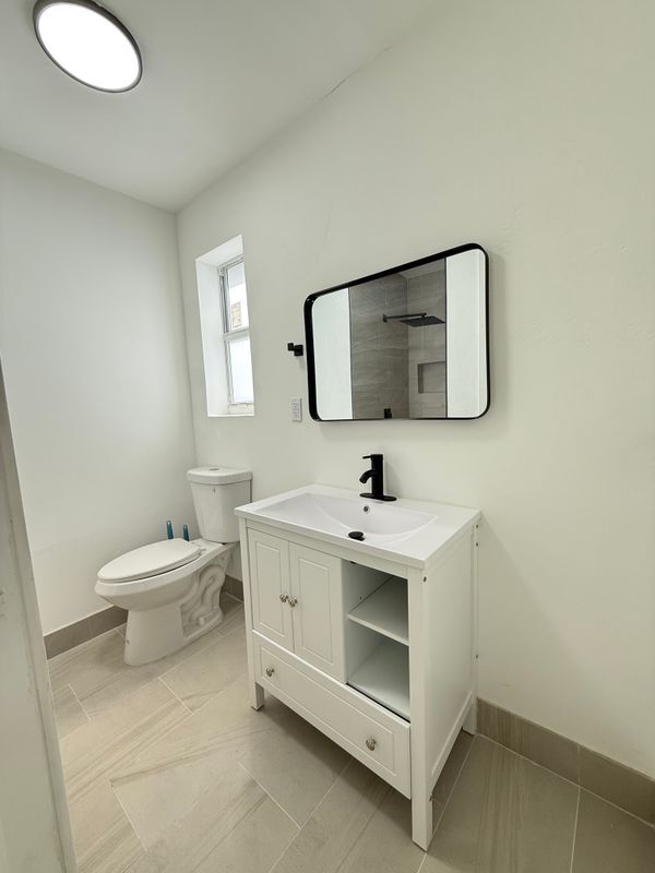 Building Photo - 1310 NW 41st St Rental