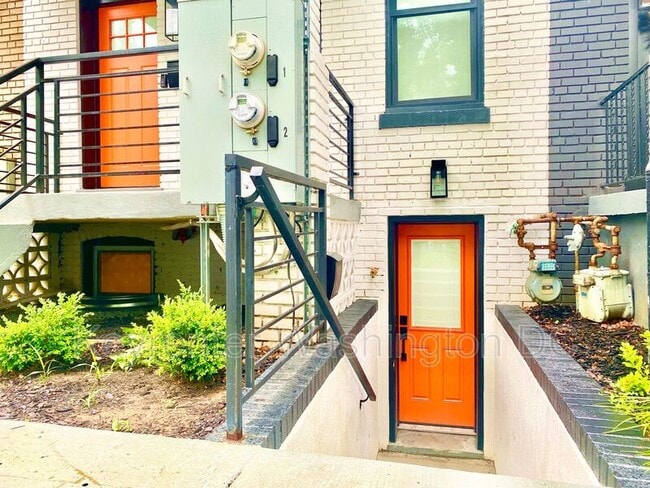 Building Photo - 1618 Gales St NE Unit B