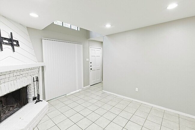 Photo - 889 Dublin Dr Unit D