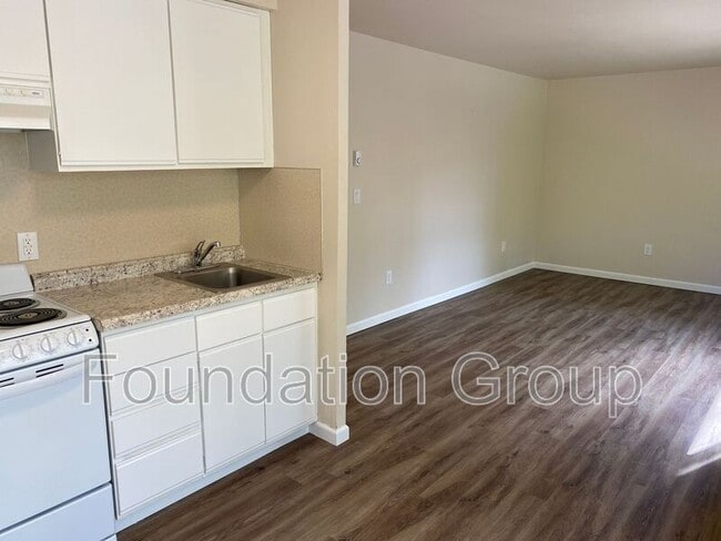 Photo - 400 10th Ave