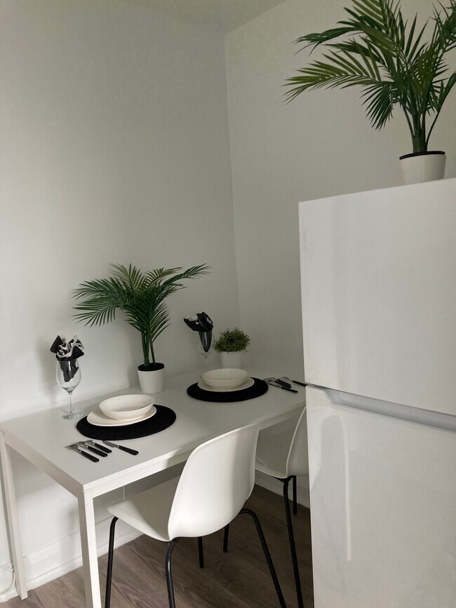 Photo - 1554-1574 Bathurst St