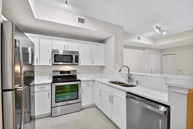 Building Photo - 780 S Sapodilla Ave Unit 109