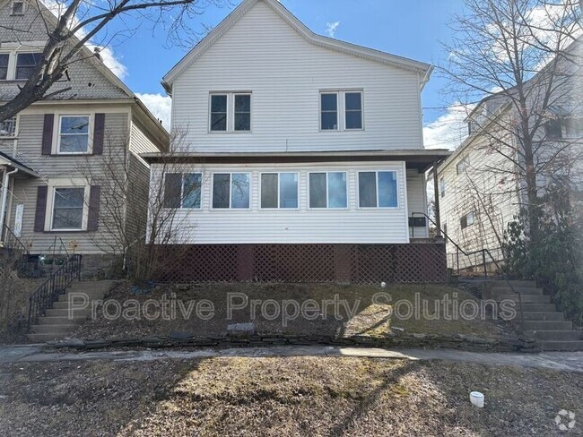 Building Photo - 1028 N Webster Ave Unit 1st Floor Rental