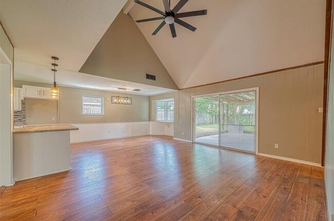 Building Photo - 10902 Sagevale Ln