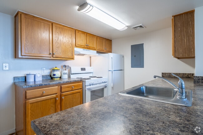 1BR, 1BA - 530SF - Kitchen - Totten Tower L.P.