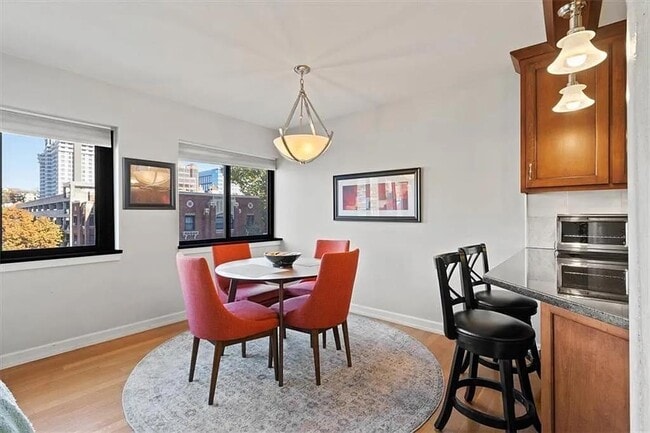 Photo - 803 W 48th St