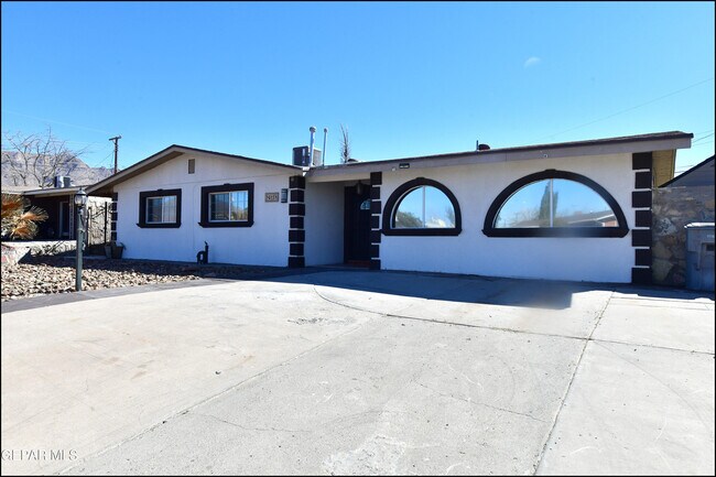 Photo - 415 Balboa Rd