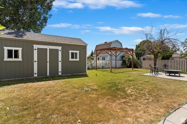 Photo - 475 W 2400 S