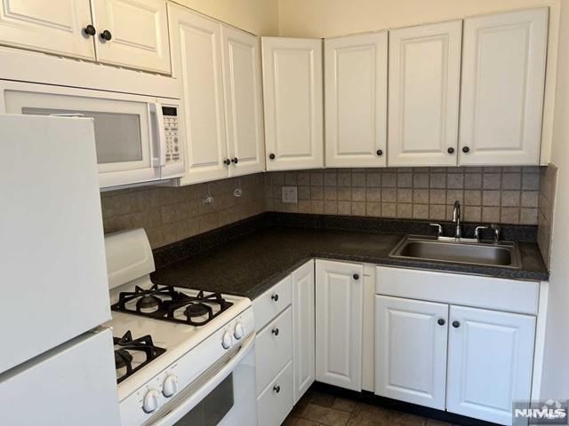 Building Photo - 455 Fairview Ave Unit 455 Fairvew ave  8 Rental