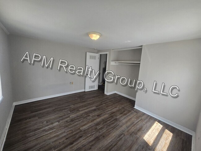 Photo - Renovated apartment in downtown Columbia -...